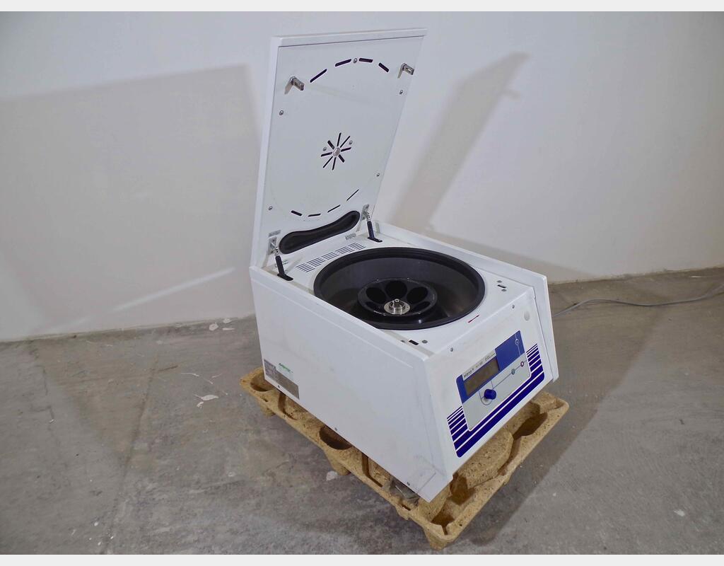 Centrifugeuse SIGMA de laboratoire